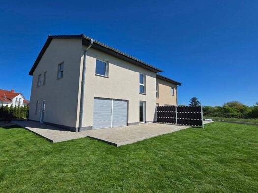 Mehrfamilienhaus zum Kauf als Kapitalanlage geeignet 255.000 € 4 Zimmer 120 m² 802 m² Grundstück Dreifelderweg 13 Nauen 14641