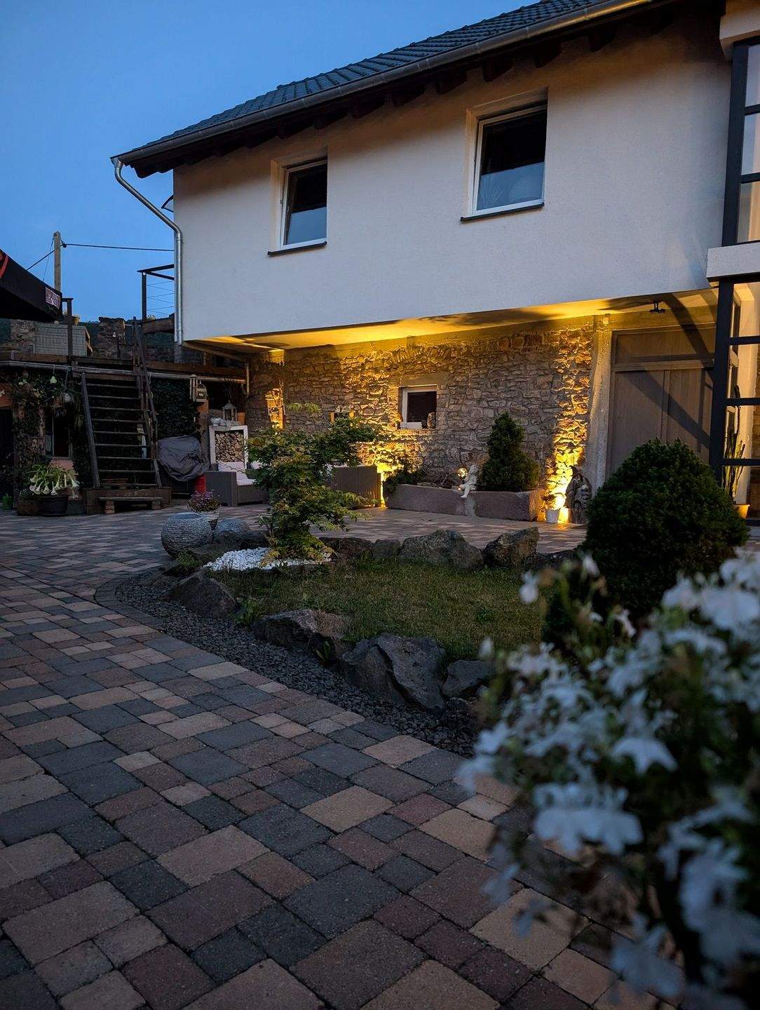 Immobilie in Birresborn - Kleinod - große ehemalige Hofstelle mit Innenhof aus dem 17. Jhd., wovon die Scheune komplett saniert und in 2 Luxus-Ferienhäuser umgebaut wurde. Sepa - Bild 4