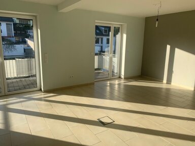 Wohnung zur Miete 880 € 2,5 Zimmer 82,5 m² 1. Geschoss Hauptstraße 27 Dittelbrunn Dittelbrunn 97456