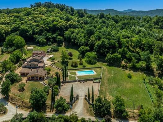 Haus zum Kauf 1.950.000 € 550 m² 11.350 m² Grundstück Città di Castello 06012