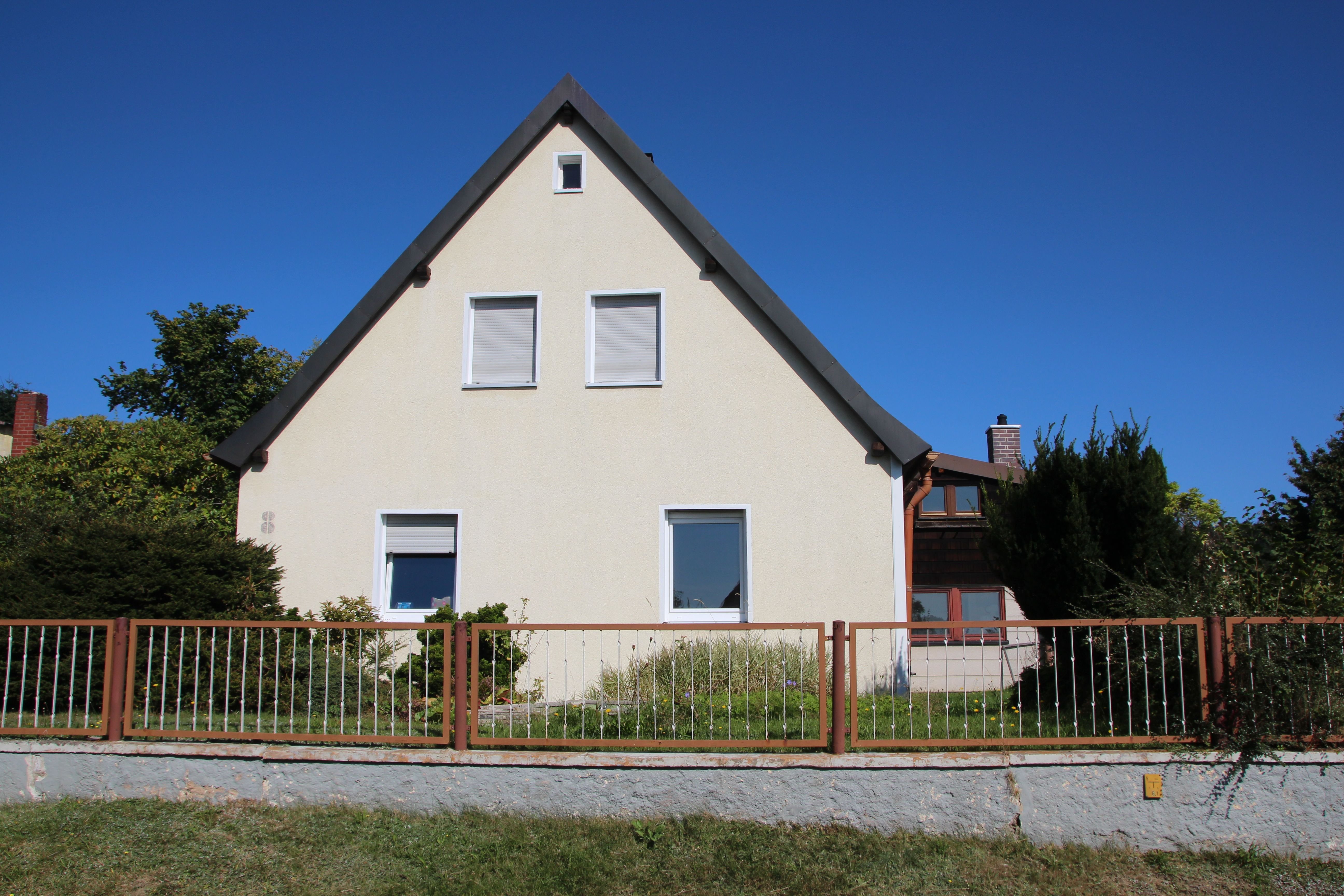 Einfamilienhaus zum Kauf provisionsfrei 295.000 € 10 Zimmer 240 m²<br/>Wohnfläche 1.010 m²<br/>Grundstück ab sofort<br/>Verfügbarkeit Friedensstr. 8 Wunsiedel Wunsiedel 95632