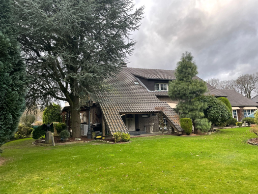 Mehrfamilienhaus zum Kauf 10 Zimmer 408 m² 2.282 m² Grundstück Freistehende Villa mit drei Wohneinheiten in Waldr Leuth Nettetal-Kaldenkirchen 41334