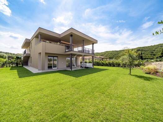 Mehrfamilienhaus zum Kauf 4 Zimmer 108,7 m² 850 m² Grundstück frei ab sofort Via Torrente Gusa Garda 37016