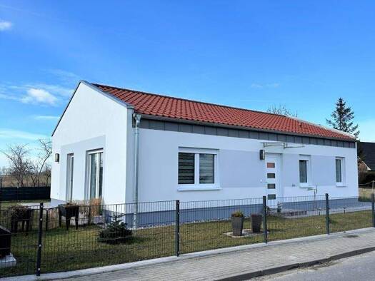 Einfamilienhaus zur Miete 1.100 € 3 Zimmer 91,9 m² 410 m² Grundstück Bergen 18528