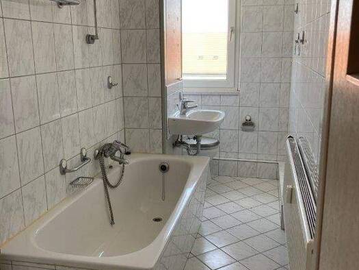 Wohnung zur Miete 350 € 3 Zimmer 60 m² 4. Geschoss frei ab sofort Limbach-Oberfrohna Limbach-Oberfrohna 09212