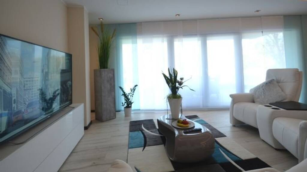 Studio zur Miete 3.130 € 3,5 Zimmer 159 m² Großwallstadt 63868