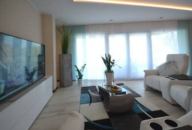 Studio zur Miete 2.935 € 3,5 Zimmer 159 m² Großwallstadt 63868