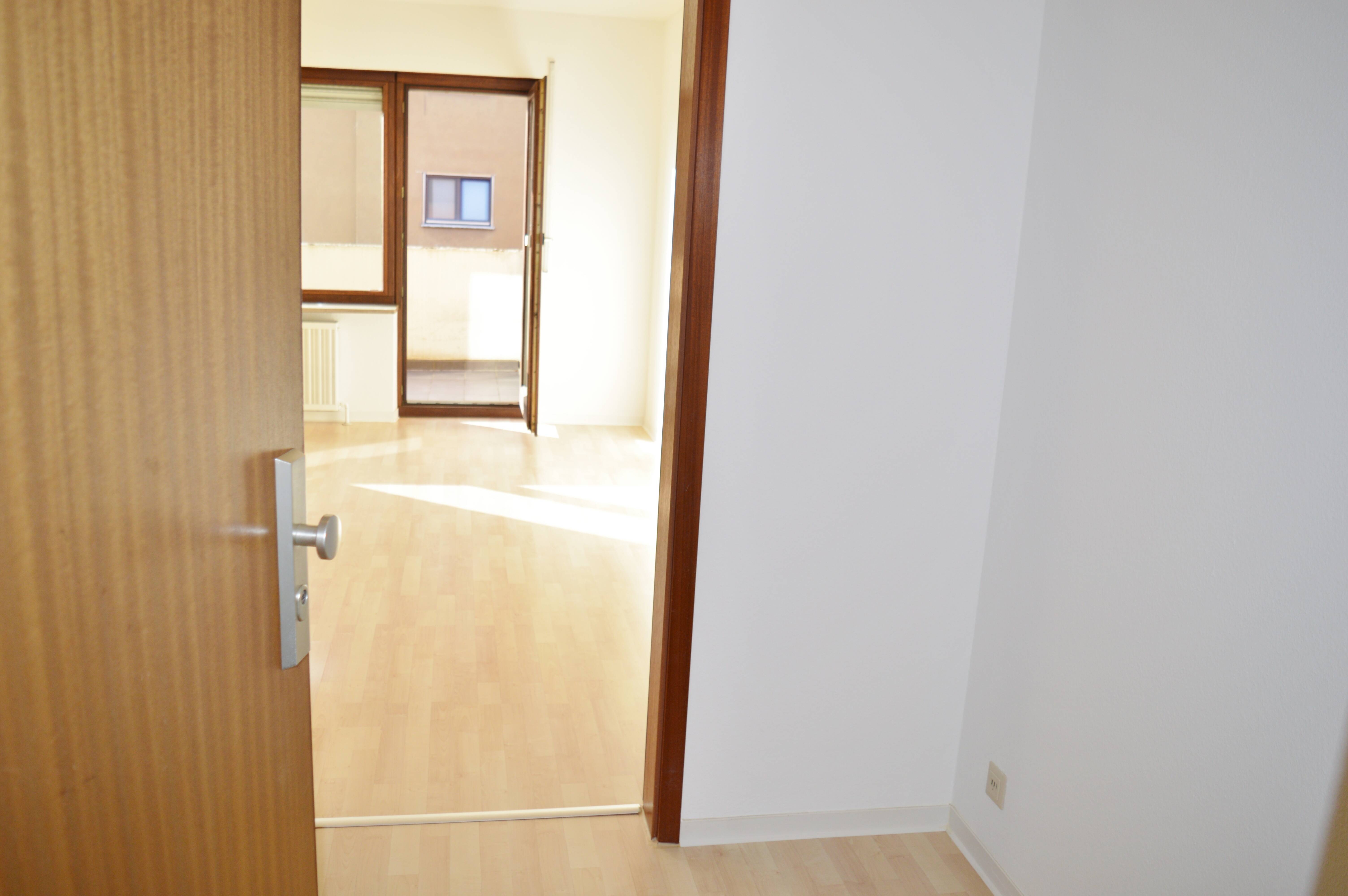 Immobilie in Backnang - Backnang     Schöne lichtdurchflutete und zentral gelegene Wohnung mit Stellplatz und Keller - Bild 2