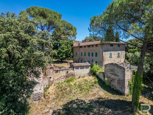 Haus zum Kauf 1.500.000 € 22 Zimmer 1.250 m² 30.000 m² Grundstück frei ab sofort Cerreto Guidi