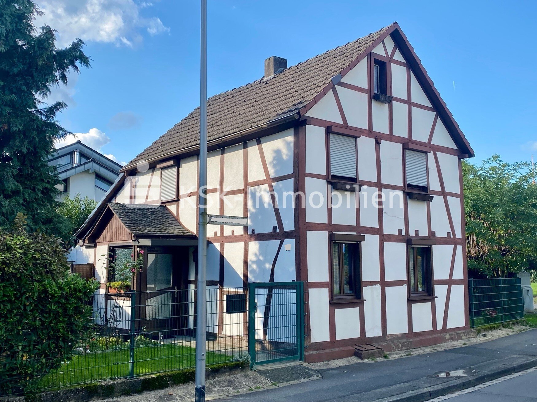 Einfamilienhaus zum Kauf 195.000 € 3 Zimmer 75 m²<br/>Wohnfläche 375 m²<br/>Grundstück Wahllokal 222 Siegburg 53721