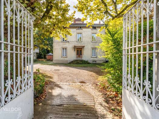 Einfamilienhaus zum Kauf 1.339.000 € 8 Zimmer 450 m² 2.500 m² Grundstück Sathonay-Camp 69580