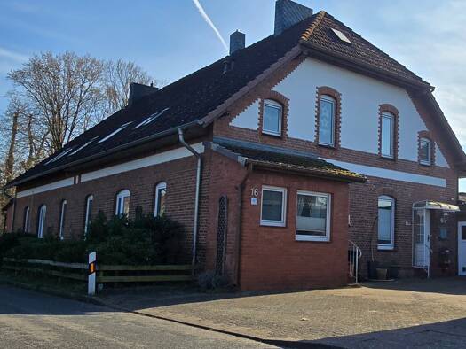 Mehrfamilienhaus zum Kauf als Kapitalanlage geeignet 369.000 € 8 Zimmer 200,7 m² 1.306 m² Grundstück Hoheluft 16 Traventhal 23795