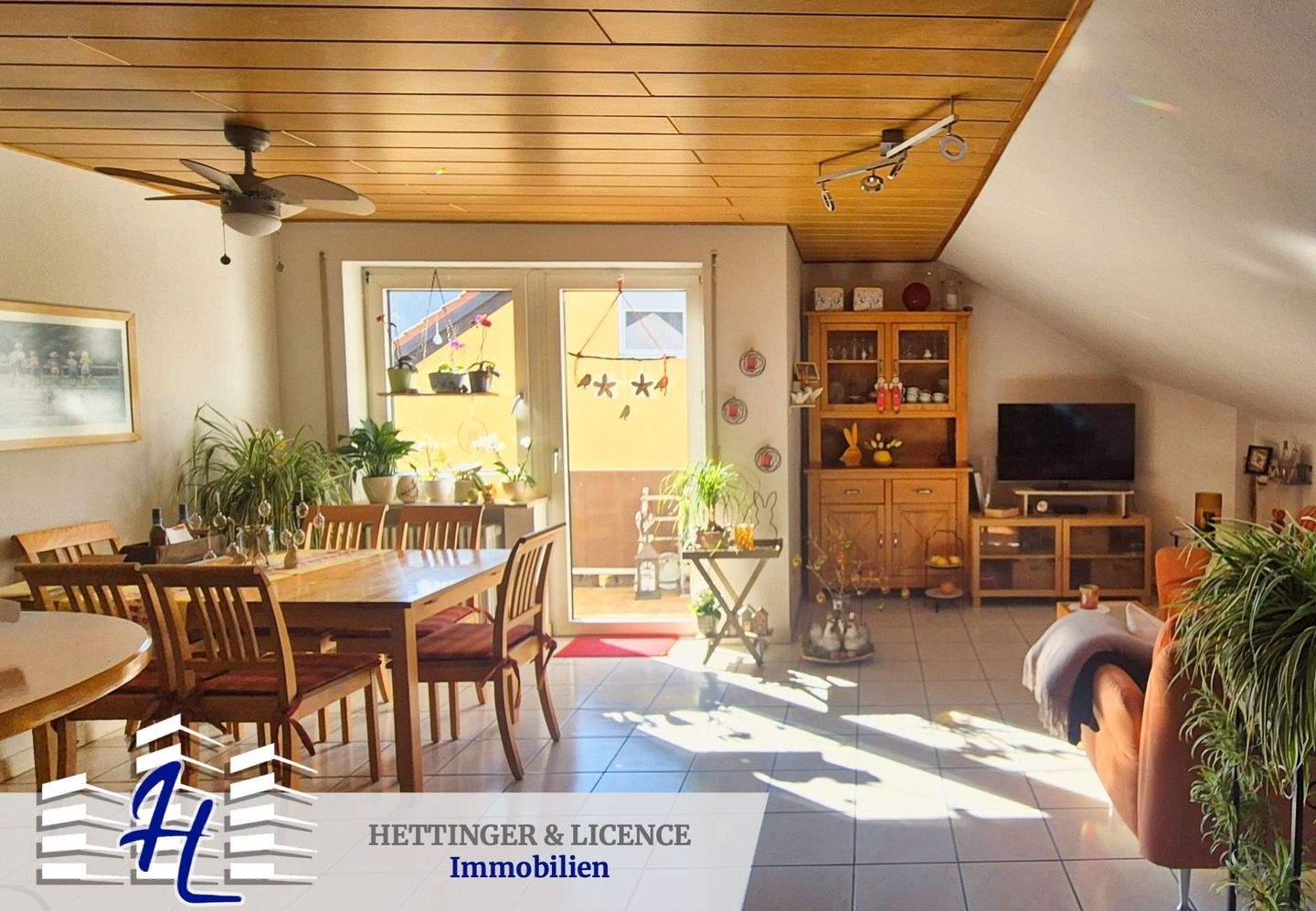 Immobilie in Ochsenfurt - Gemütliche Dachgeschosswohnung mit Südbalkon in ruhiger Lage von Ochsenfurt-Hohestadt - Bild 0