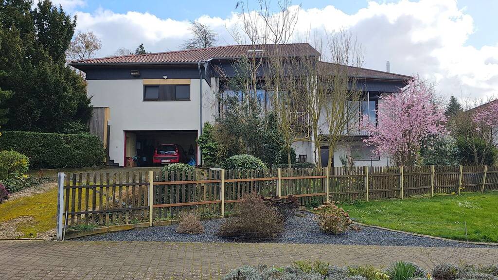 Immobilie in Perl - Aussichtslage über den Weinbergen von Perl – 350 m² Wohnfläche, Einliegerwohnung & 200 m² Ausbaureserve - Bild 2