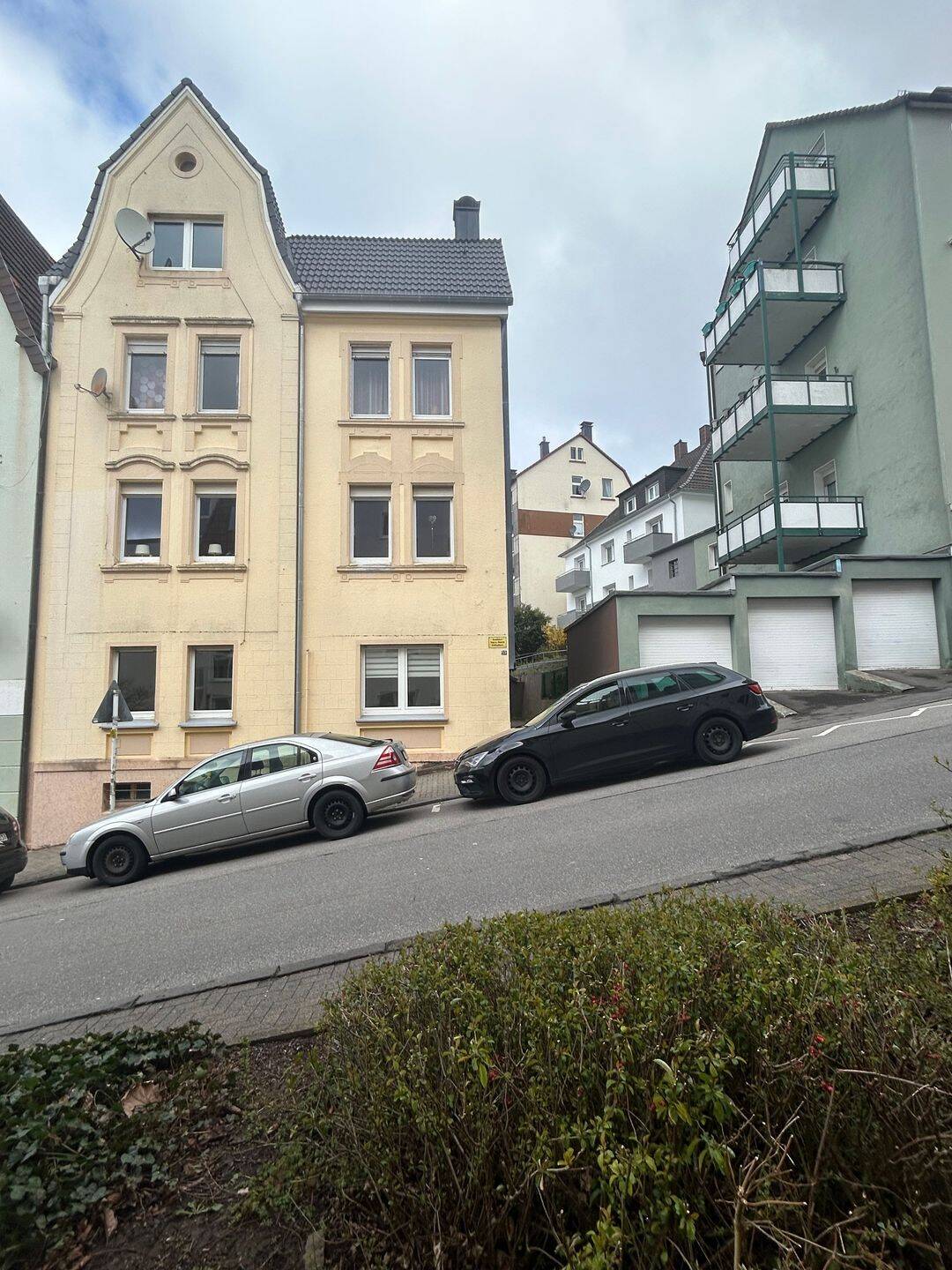 Immobilie in Lüdenscheid - TOP-Modernisiertes 4-Familienhaus mit Balkonen und Garten im Stadtzentrum von Lüdenscheid… - Bild 1