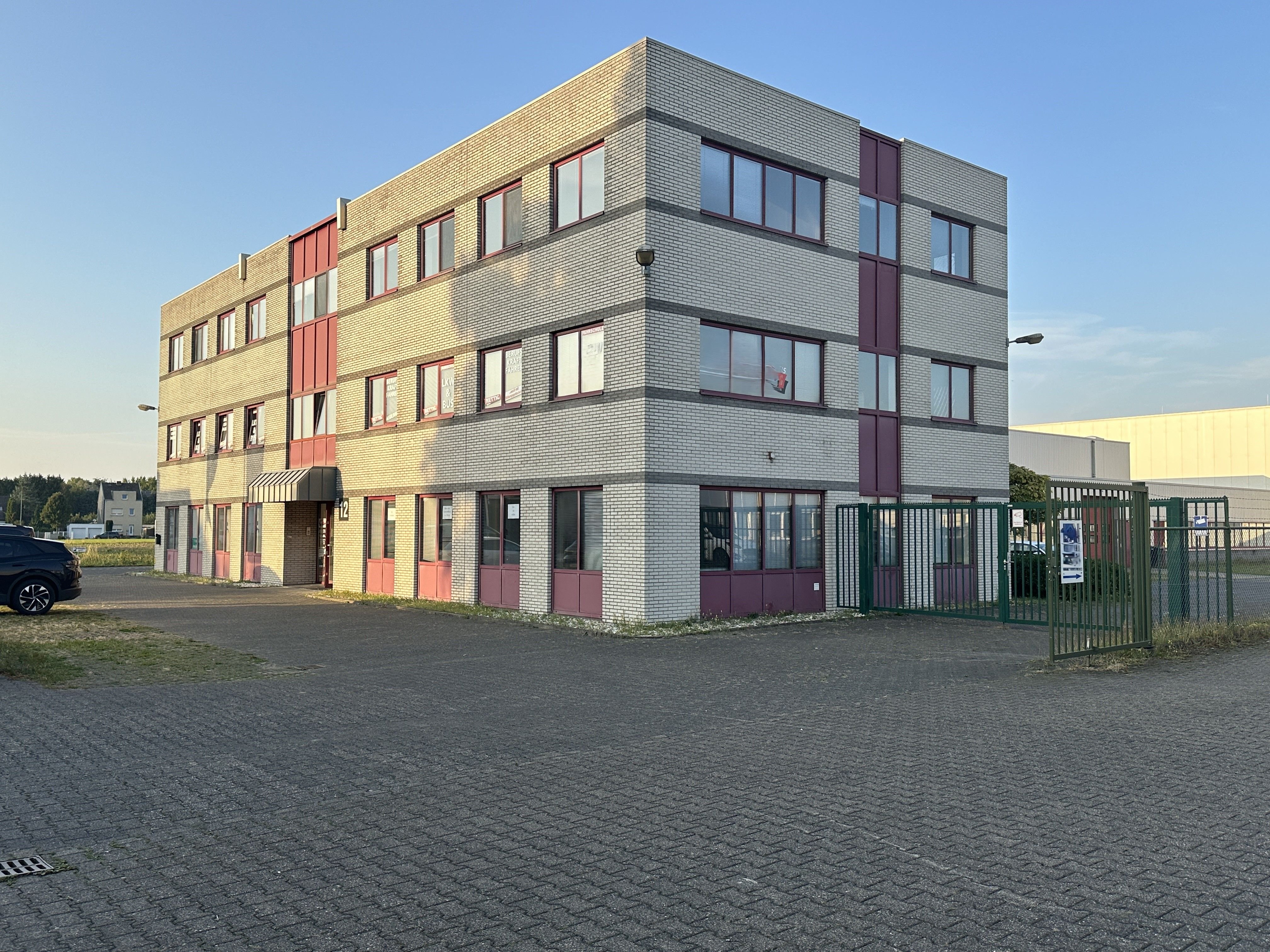 Bürofläche zur Miete 6 € 4 Zimmer 125 m²<br/>Bürofläche Huchem-Stammeln Niederzier 52382