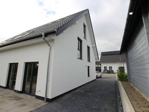 Doppelhaushälfte zur Miete 1.790 € 5,5 Zimmer 143 m² 250 m² Grundstück frei ab sofort An den Parwellen 5 Quernheim Kirchlengern 32278