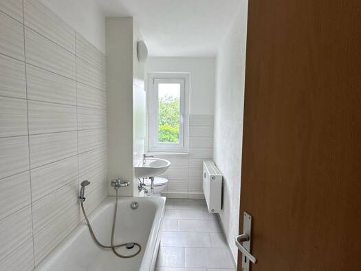 Wohnung zur Miete 496 € 3 Zimmer 76,2 m² EG frei ab sofort Johann-Sebastian-Bach-Straße 37 Lauta Lauta 02991