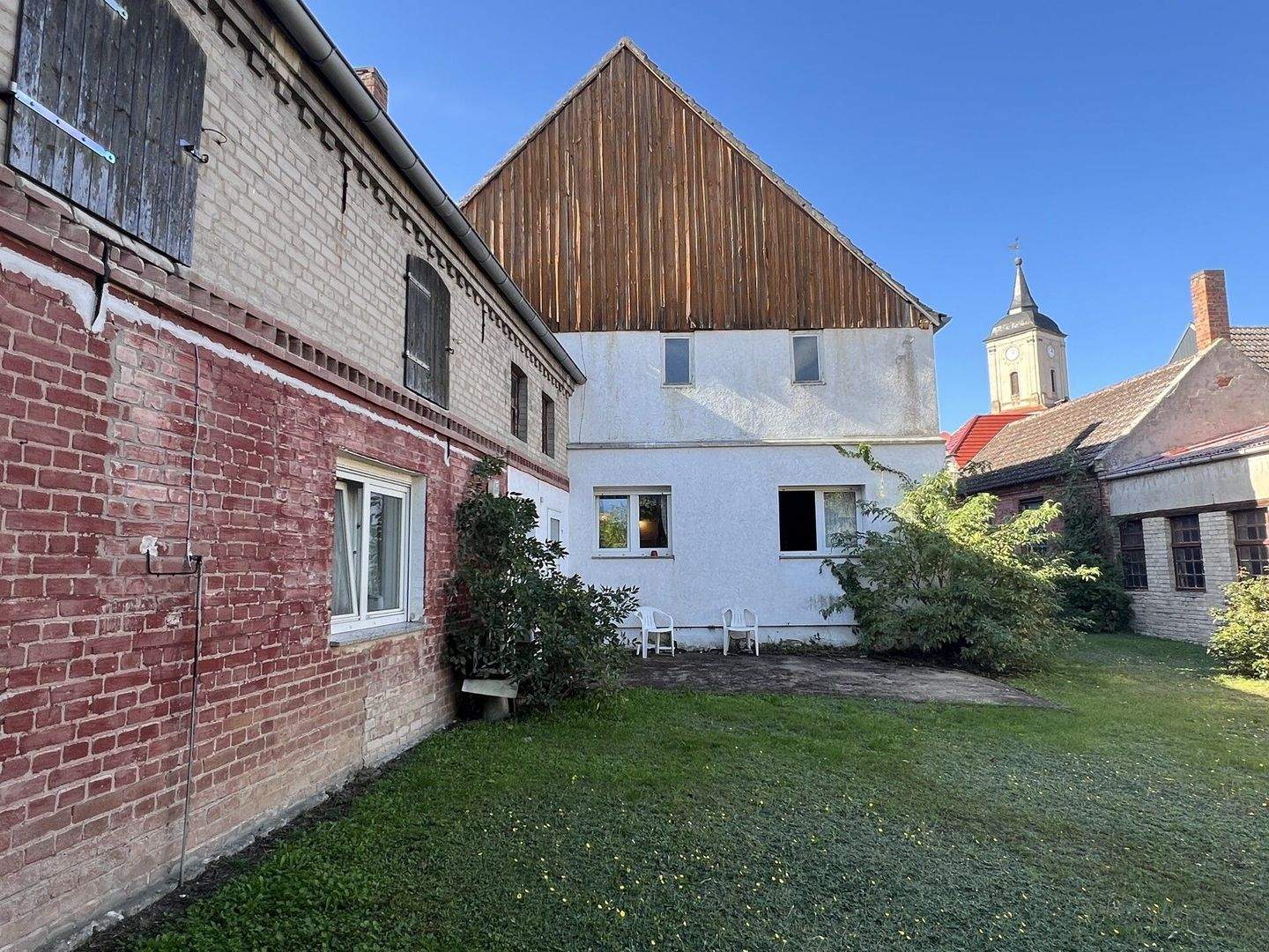 Immobilie in Genthin - Vierseitenhof mit Charakter - große Werkstatt , Sanierungspotenzial zw. Magdeburg und Berlin - Bild 4