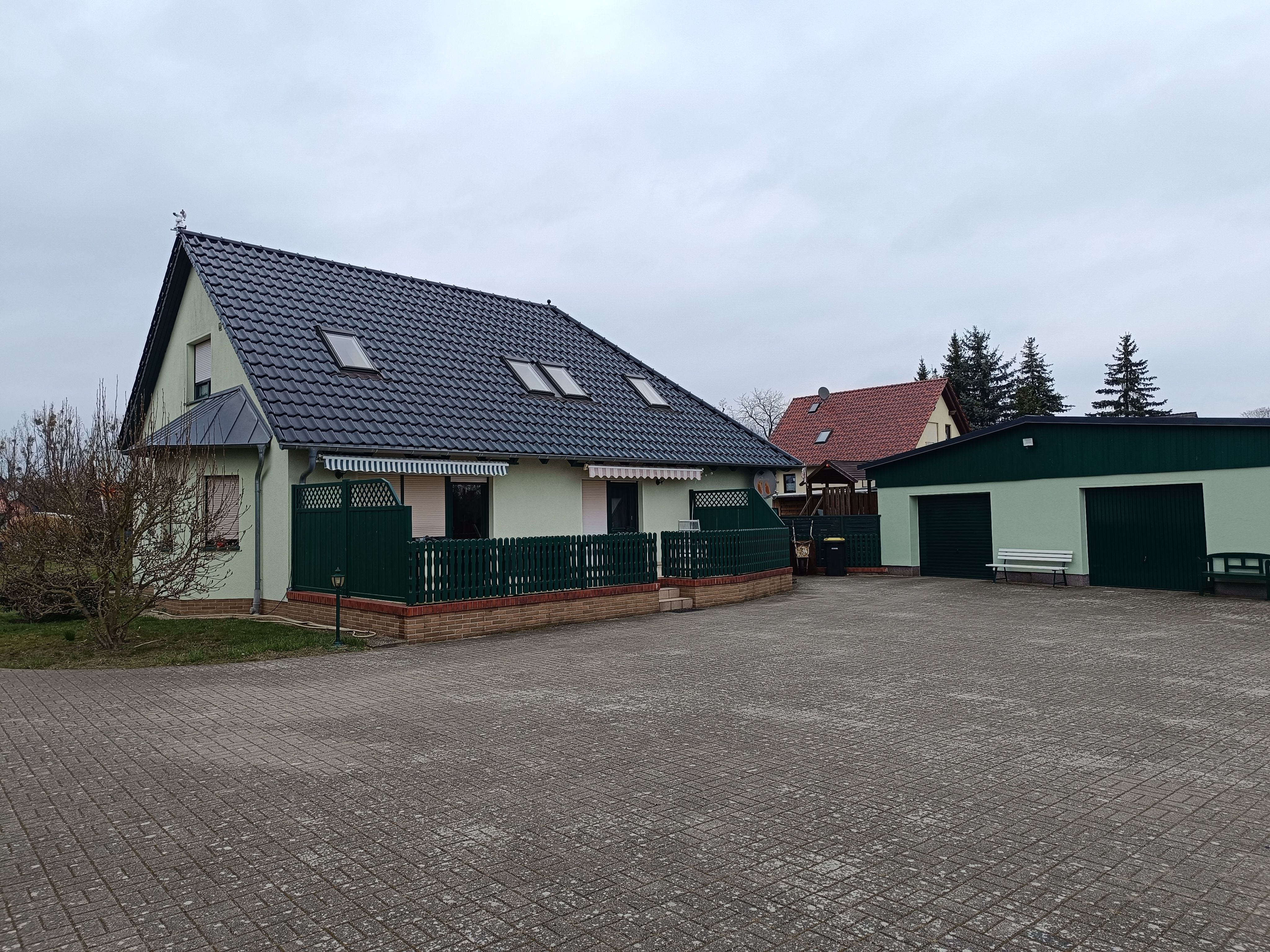 Mehrfamilienhaus zum Kauf provisionsfrei als Kapitalanlage geeignet 700.000 € 11 Zimmer 310 m²<br/>Wohnfläche 7.282 m²<br/>Grundstück Klobbicker Straße 7 Trampe Breydin 16230