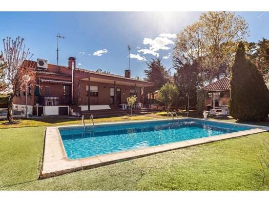 Villa zum Kauf 500.000 € 12 Zimmer 295 m² 1.000 m² Grundstück >Av. Ibiza > Nuevo Baztán 28514