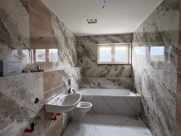 Wohnung zur Miete 700 € 4 Zimmer 127 m² 1. Geschoss frei ab 01.04.2026 Bergstraße 16 a Flöha 09557