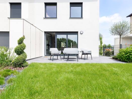 Reihenendhaus zum Kauf - Erstbezug provisionsfrei 549.990 € 4 Zimmer 120 m² 235 m² Grundstück Niedereschbacher Straße 18 Nieder-Erlenbach Nieder-Erlenbach 60437