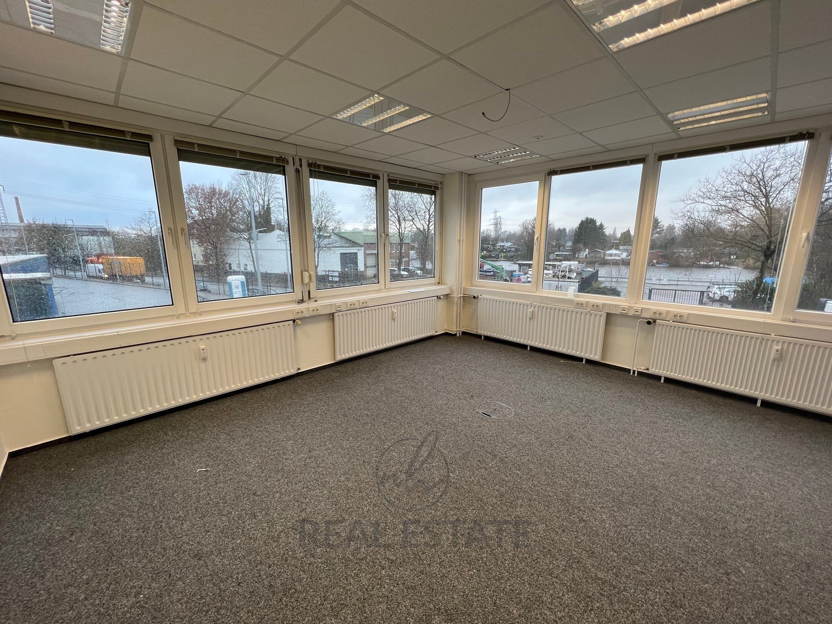 Büro-/Praxisfläche zur Miete 11,90 € 7 Zimmer 220 m²<br/>Bürofläche von 95 m² bis 220 m²<br/>Teilbarkeit Billbrook Hamburg 22113