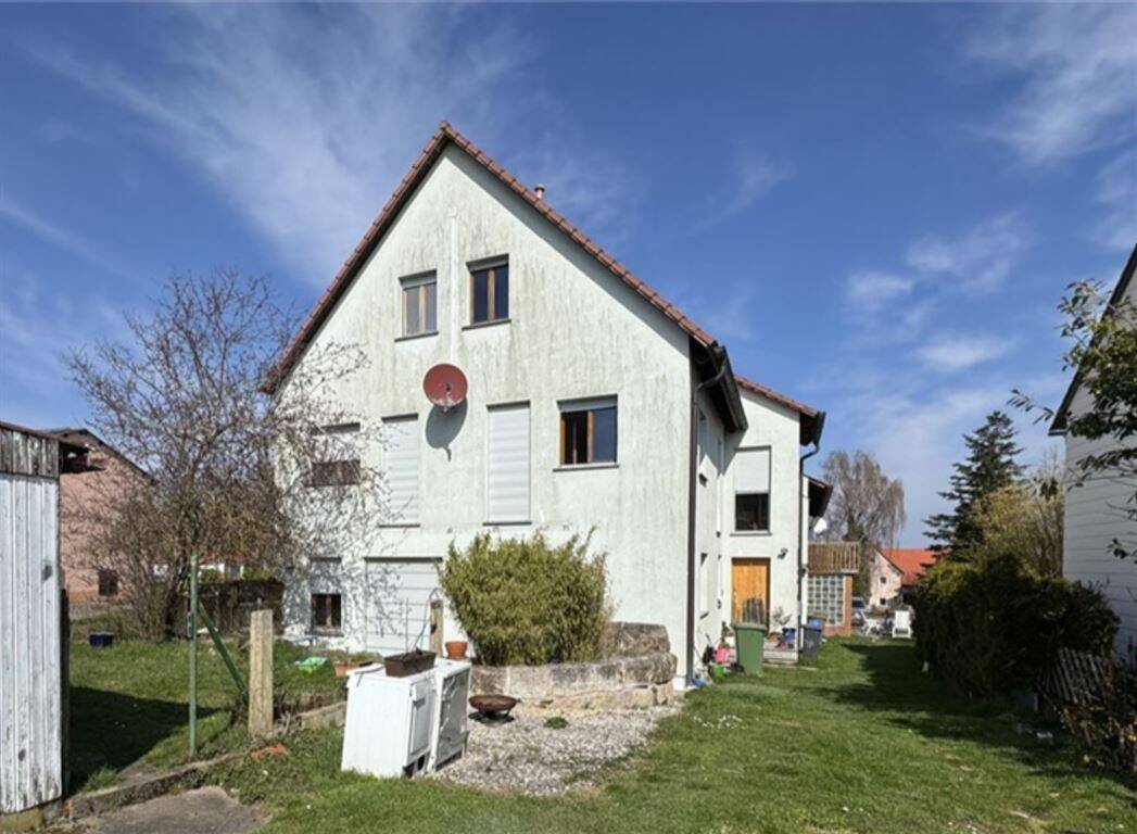 Immobilie in Ansbach - Charmantes Anwesen mit zwei Häusern und großem Grundstück - Raum für Generationen & Ideen - Bild 0