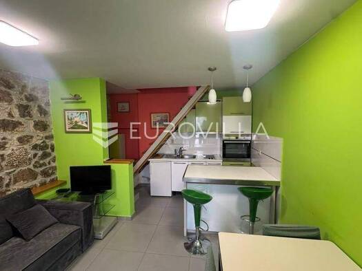 Studio zur Miete 400 € 1 Zimmer 35 m² Komin Ploce