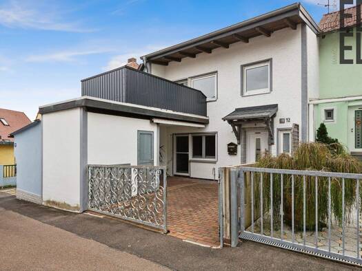 Reihenmittelhaus zum Kauf 359.000 € 7 Zimmer 119 m² 622 m² Grundstück Luitpoldhöhe Amberg 92224