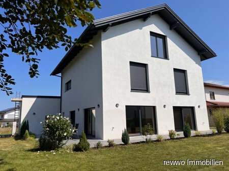 Einfamilienhaus zum Kauf 699.000 € 6 Zimmer 230 m²<br/>Wohnfläche 640 m²<br/>Grundstück Burghausen Burghausen 84489