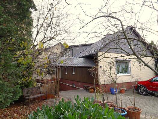 Mehrfamilienhaus zum Kauf 299.000 € 9 Zimmer 252 m² 1.045 m² Grundstück Glentorf Königslutter am Elm / Glentorf 38154