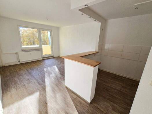 Wohnung zur Miete 369 € 4 Zimmer 69 m² 2. Geschoss frei ab sofort Platanenstraße 14 Lusan Gera 07549