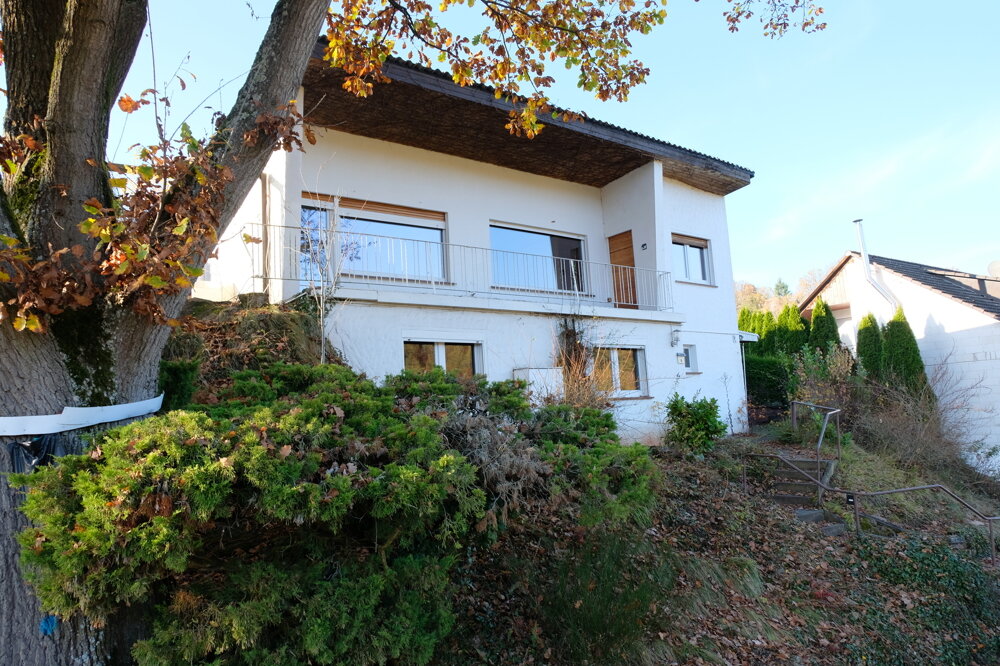 Einfamilienhaus zum Kauf 209.000 € 5 Zimmer 140 m²<br/>Wohnfläche 714 m²<br/>Grundstück Heenes Bad Hersfeld 36251