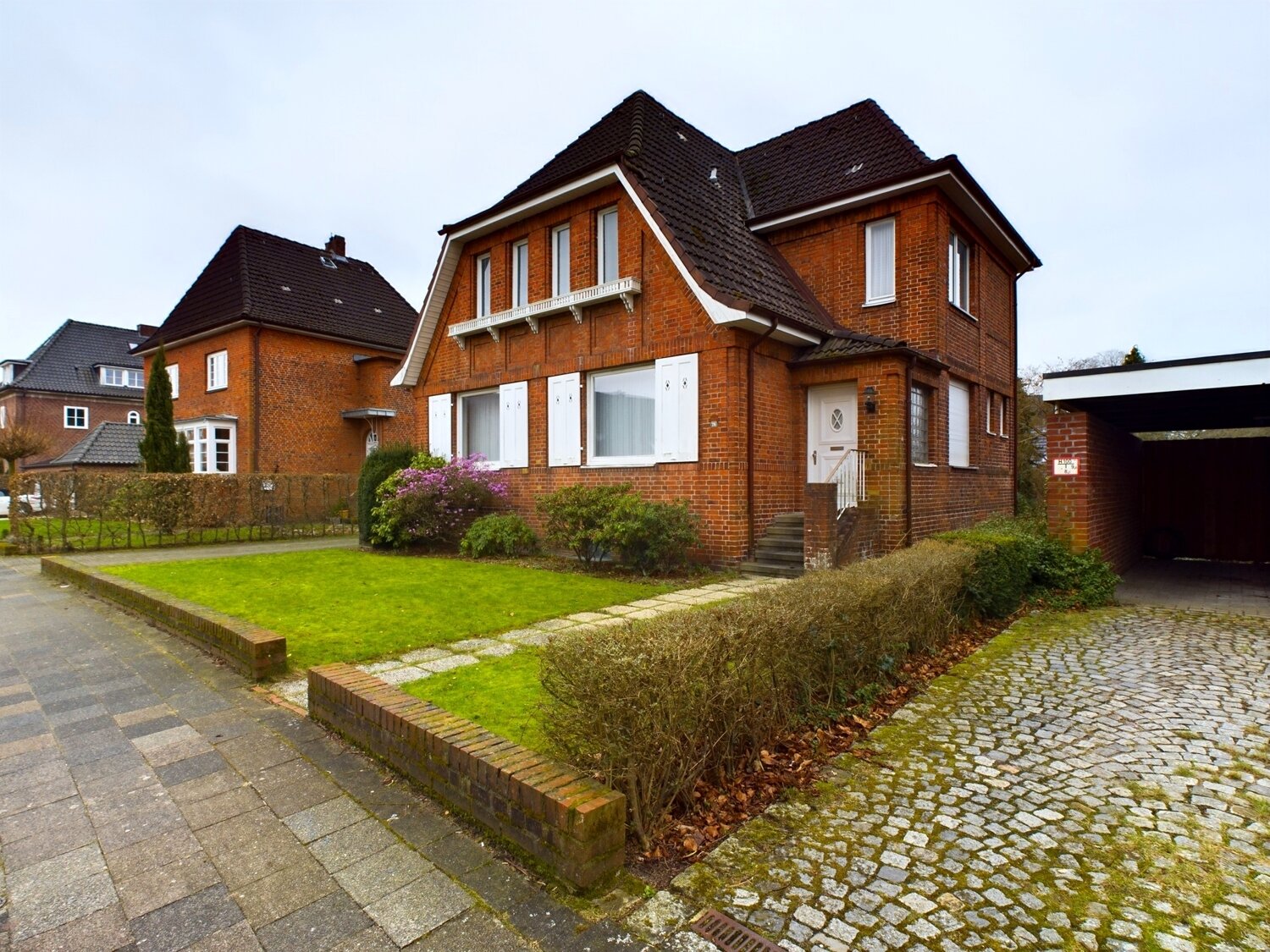 Villa zum Kauf 549.000 € 7 Zimmer 167 m²<br/>Wohnfläche 965 m²<br/>Grundstück Ost Neumünster / Brachenfeld 24536