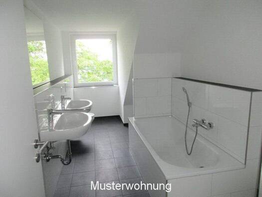Wohnung zur Miete 1.421 € 4 Zimmer 95 m² frei ab 01.02.2026 Gneisenaustr. 54 Zoo Hannover 30175