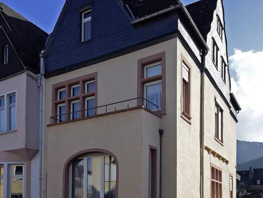 Herrenhaus zum Kauf provisionsfrei 350.000 € 11 Zimmer 250 m² 450 m² Grundstück Kues Bernkastel-Kues 54470