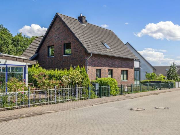Einfamilienhaus zum Kauf 7 Zimmer 243,9 m² 449 m² Grundstück Bergen Bergen auf Rügen 18528