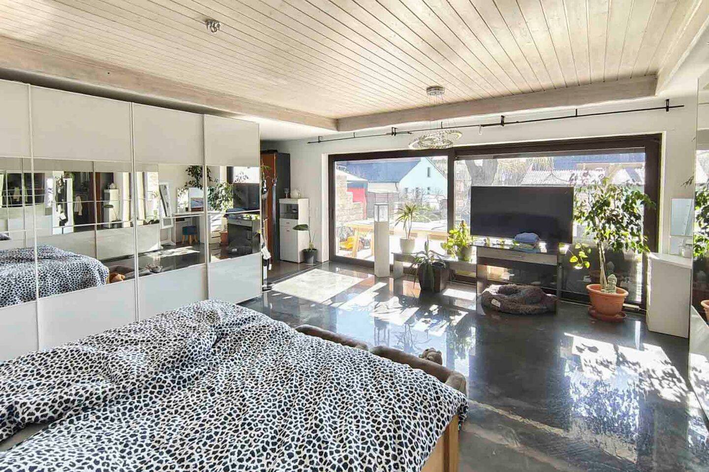 Immobilie in Velden - Großzügiges Familienidyll mit Badeteich, Gartenparadies & viel Potenzial - Bild 3