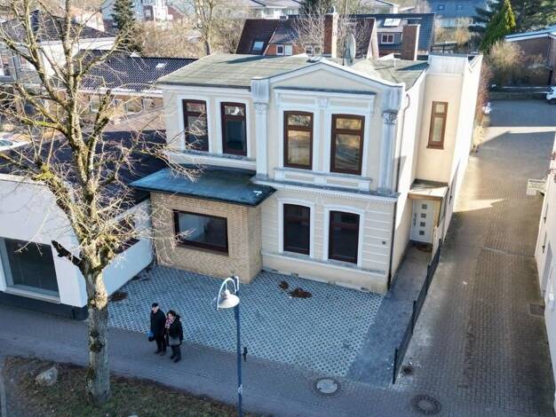 Mehrfamilienhaus zur Miete 2.500 € 6 Zimmer 234 m² 500 m² Grundstück Bad Oldesloe 23843
