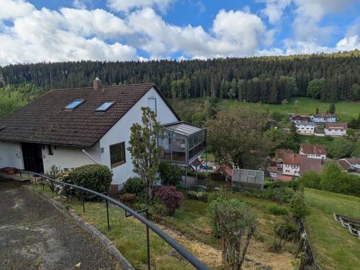 Einfamilienhaus zum Kauf provisionsfrei 482.000 € 8 Zimmer 171 m² 1.431 m² Grundstück frei ab sofort Berneck Altensteig 72213