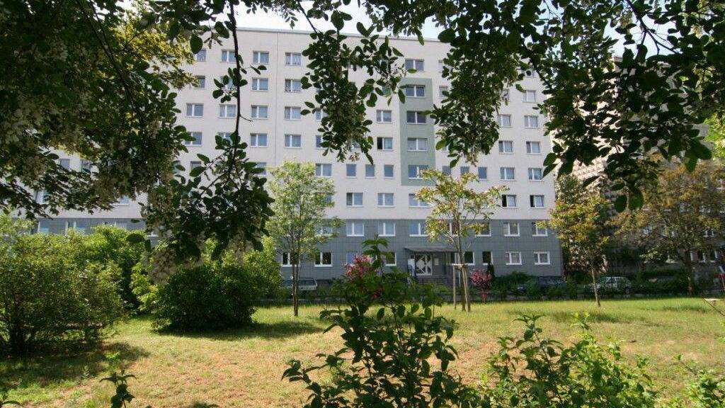 Wohnung zur Miete 420 € 2 Zimmer 57,3 m² 6. Geschoss frei ab 01.09.2026 Ferd.-v.-Schill-Straße 18 Innenstadt Dessau-Roßlau 06844