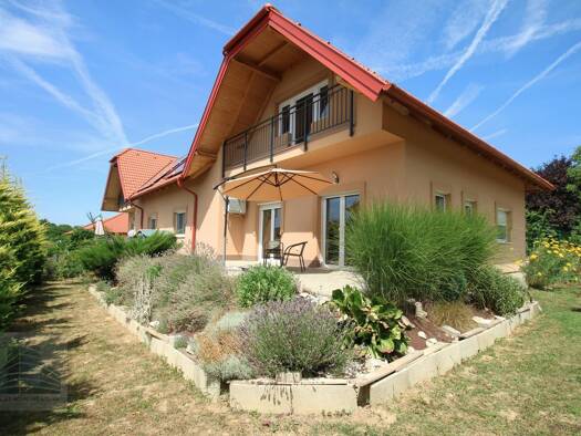 Doppelhaushälfte zur Miete - Erstbezug 750 € 3 Zimmer 70 m² 390 m² Grundstück frei ab sofort . . Cserszegtomaj 8372