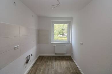 Wohnung zur Miete 399 € 3 Zimmer 56 m² 2. Geschoss Geschwister-Scholl-Straße 41 Halsbrücke Halsbrücke 09633
