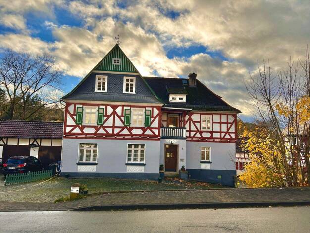 Einfamilienhaus zum Kauf 249.000 € 9 Zimmer 192,9 m² 1.170 m² Grundstück Hatzfeld 35116
