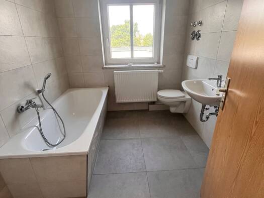 Wohnung zur Miete 492 € 3 Zimmer 75,6 m² Geschoss 2/3 frei ab sofort Johannisplatz 1 Glauchau Glauchau 08371