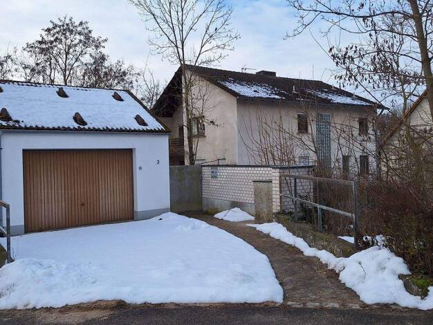 Einfamilienhaus zum Kauf provisionsfrei 9 Zimmer 195 m² 1.137 m² Grundstück frei ab sofort Am Kapellenberg 3 Gaibach Volkach 97332