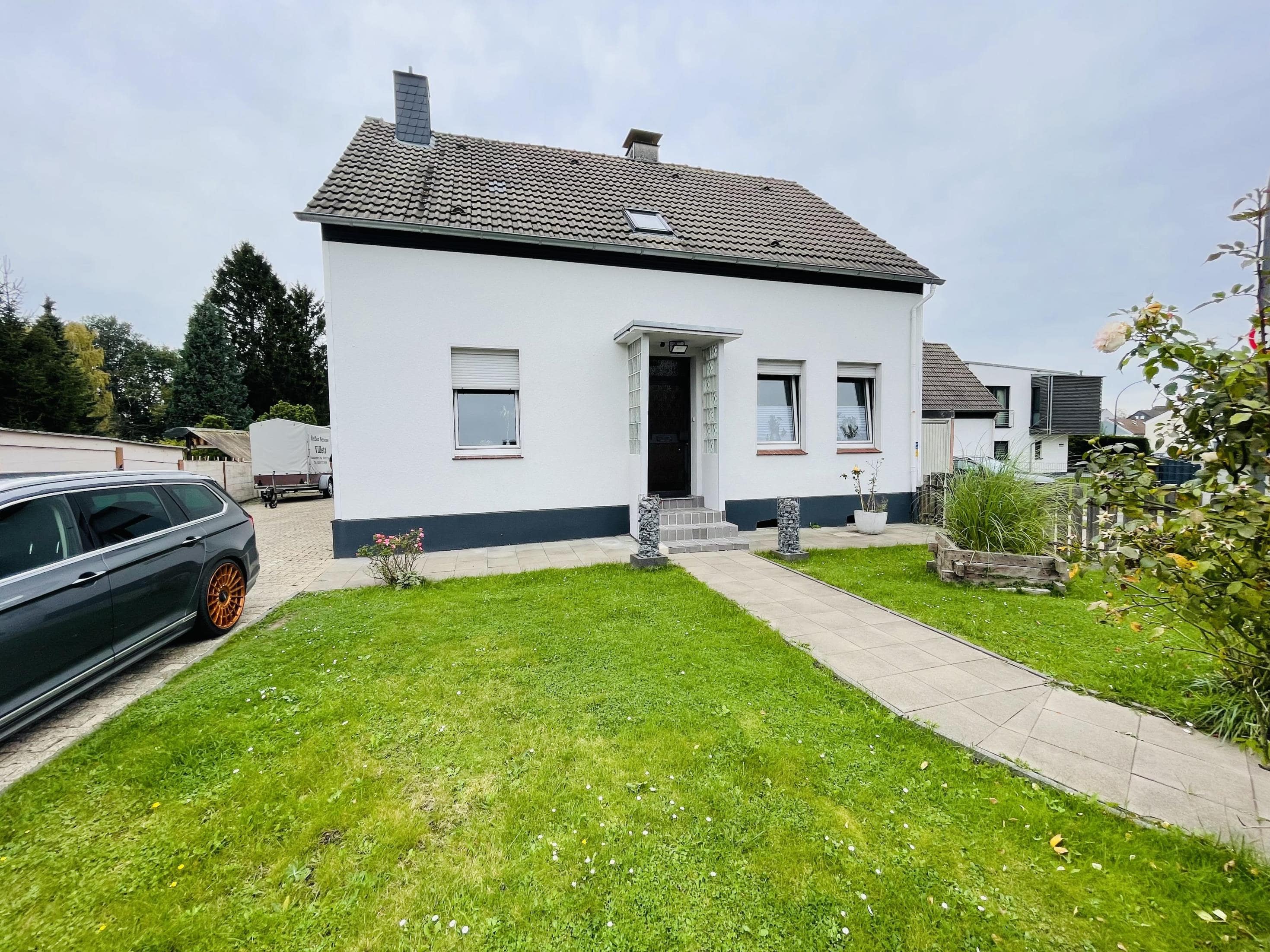 Einfamilienhaus zum Kauf 320.000 € 5 Zimmer 128 m²<br/>Wohnfläche 1.588 m²<br/>Grundstück Flughafen Dortmund 44135