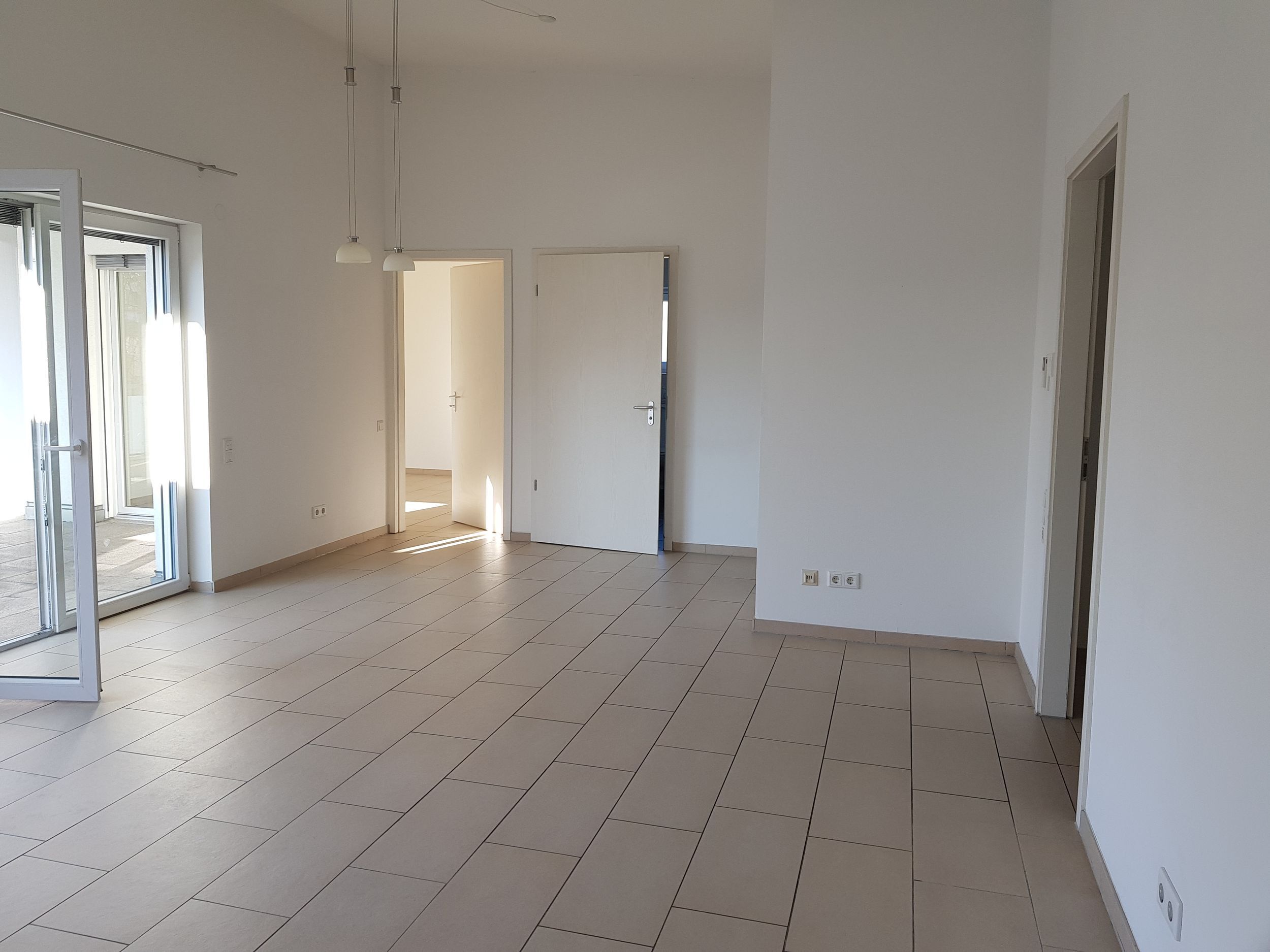 Wohnung zur Miete 1.090 € 3 Zimmer 88,4 m²<br/>Wohnfläche 3.<br/>Geschoss 01.04.2025<br/>Verfügbarkeit Römerstraße 58 Weil am Rhein Weil am Rhein 79576